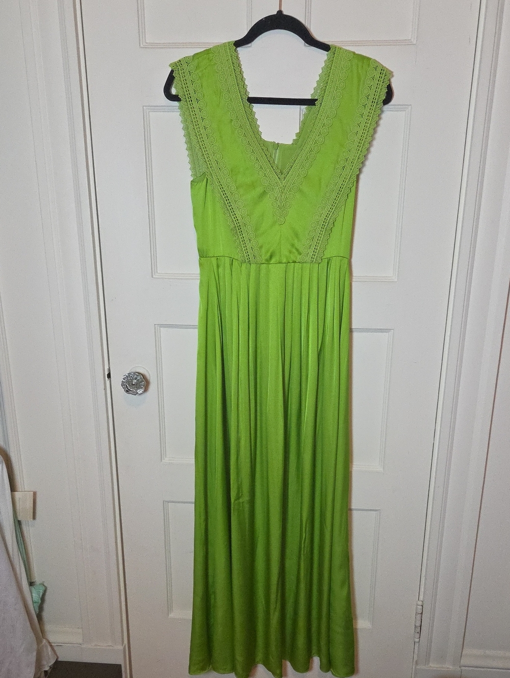 DIANE VON FURSTENBERG Margot Pleated Satin Maxi Dress In Chartreuse Size 6 - Picture 5 of 16